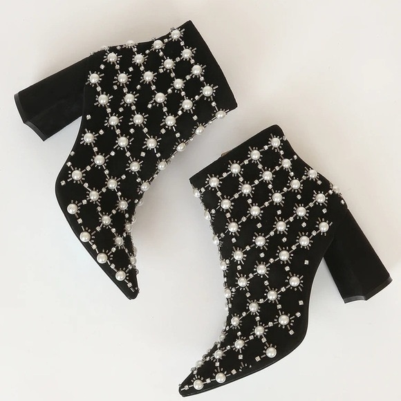 ♡ 𝖡𝖾𝗍𝗌𝖾𝗒 𝖩𝗈𝗁𝗇𝗌𝗈𝗇 ♡ 𝖲𝖡 𝖹𝗈𝗂𝖾 𝖯𝖾𝖺𝗋𝗅 𝖡𝗈𝗈𝗍𝗂𝖾𝗌 - Picture 3 of 3